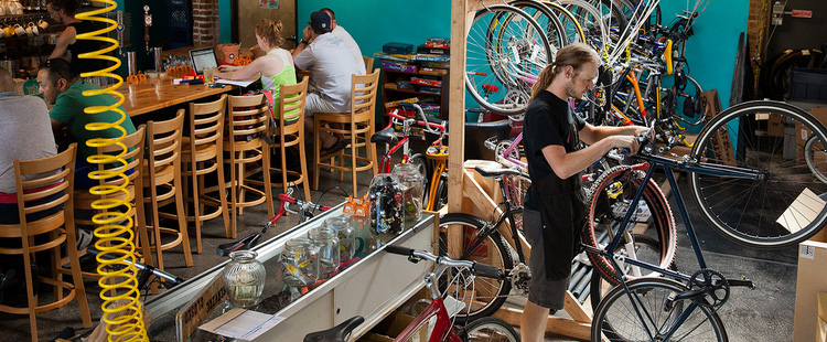 <i>Збираємо ексклюзивні велосипеди <a href='http://veloprostir.com.ua/sborka-right/'>ДОКЛАДНІШЕ</a></i>